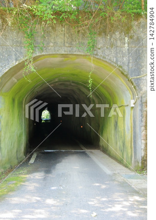 A unique sight in Okayama Prefecture: Hayama No. 2 Tunnel, a tunnel carved out of rock. A unique sight in Okayama Prefecture: Hayama No. 2 Tunnel, a tunnel carved out of rock. 142784904