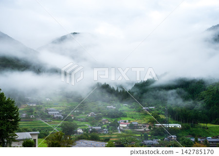 A mountain village shrouded in morning mist: "Mase, Gero City, Gifu Prefecture - One of Japan's Most Beautiful Villages" A mountain village shrouded in morning mist: "Mase, Gero City, Gifu Prefecture - One of Japan's Most Beautiful Villages" 142785170