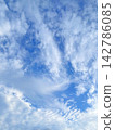 Clouds in the transition between summer and autumn ③ 142786085