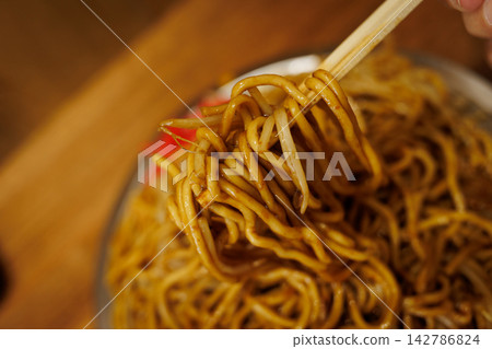 【青森炒麵】一張捕捉當地美食文化的照片 【青森炒麵】一張捕捉當地美食文化的照片 142786824