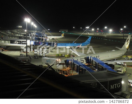 夜間機場 夜間機場 142786872