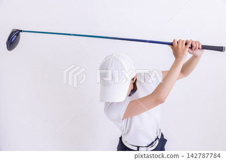 女高爾夫球手揮桿 女高爾夫球手揮桿 142787784