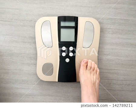 Every morning, I monitor my weight, the moment I step onto the body composition scale. 142789211