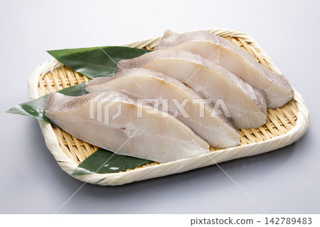 四片大菱鮃。 四片大菱鮃。 142789483