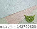 Overlapping four-color crumpled paper and mizuhiki decoration (Awaji knot) 142790823