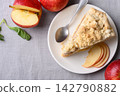 Apple crumble pie slice on white plate and fresh apple fruit 142790882