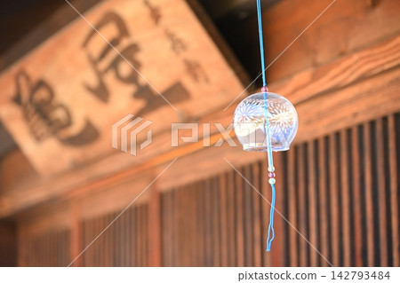 風鈴和木造建築 142793484