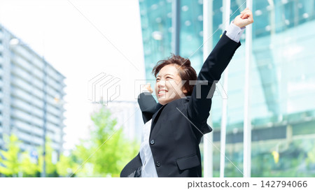 年輕女性求職者/新進員工 年輕女性求職者/新進員工 142794066