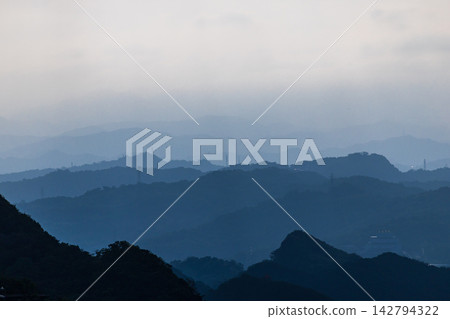 九份山城的夕陽山景 九份山城的夕陽山景 142794322
