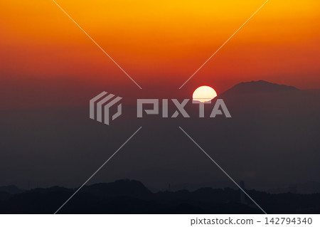九份山城的夕陽山景 九份山城的夕陽山景 142794340