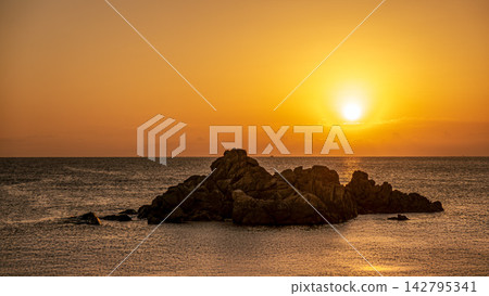 Sunrise over the East Sea Sunrise over the East Sea 142795341