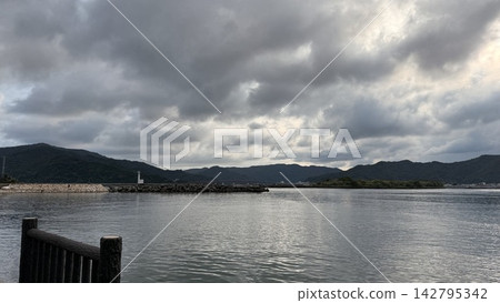 海上的一座橋 海上的一座橋 142795342