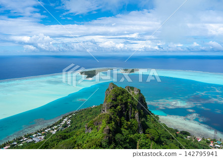 Panoramic view of Maupiti island and lagoon from Mount Teurafaatiu, French Polynesia Panoramic view of Maupiti island and lagoon from Mount Teurafaatiu, French Polynesia 142795941