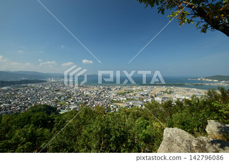 View of Wakayama Marina City from Nagusayama Observation Deck [Wakayama City, Wakayama Prefecture] 142796086