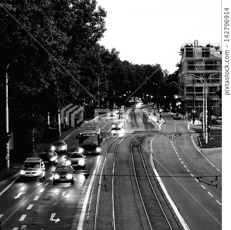 the road in the city the road in the city 142796914