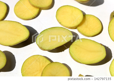 Raw potatoes on a white background. 142797135