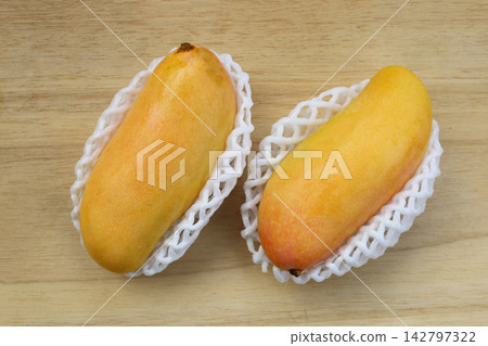 Ripe mangoes in yellow foam sleeves Ripe mangoes in yellow foam sleeves 142797322