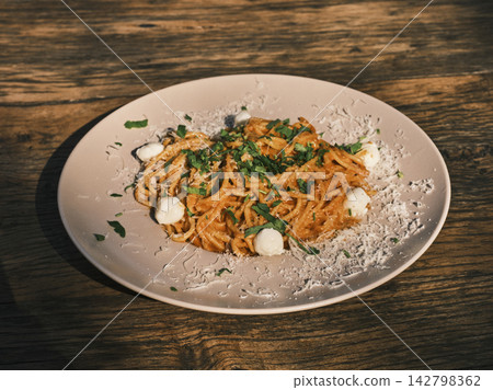 Traditional Italian spaghetti with fresh cheese Traditional Italian spaghetti with fresh cheese 142798362