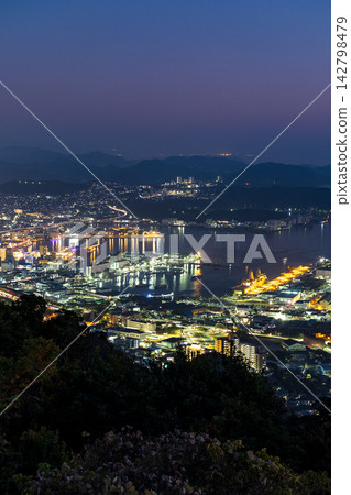 Enjoy the night view of Sasebo city and Sasebo Bay from the Yumiharidake Observatory. Enjoy the night view of Sasebo city and Sasebo Bay from the Yumiharidake Observatory. 142798479