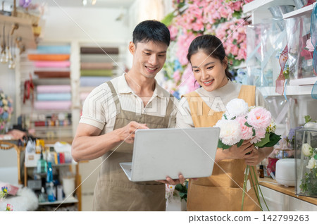 florist shop couple laptop peony bouquet asian man woman apron smile happy business work retail store florist shop couple laptop peony bouquet asian man woman apron smile happy business work retail store 142799263