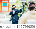 攝影師正在為七、五三（日本兒童傳統成年禮）拍照 142799859