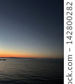 The sky and the sea of the sunset 142800282