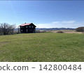 A small country house 142800484