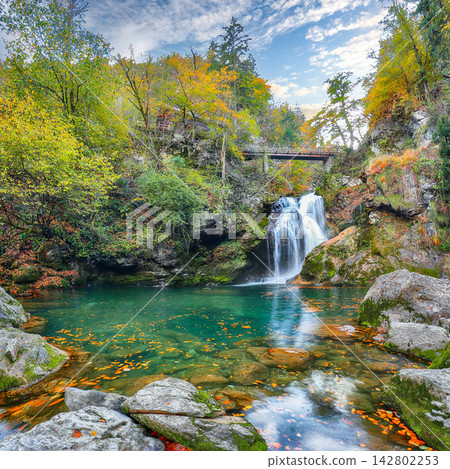 Remarkable autumn view of popular tourist destination Sum Waterfall in Vintgar Gorge. Remarkable autumn view of popular tourist destination Sum Waterfall in Vintgar Gorge. 142802253
