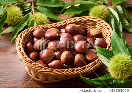 Chestnuts from Chiba Prefecture piled in a basket 142803029