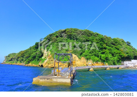 Sarushima Island (uninhabited): Sarushima Island and the sea as seen from the ferry. Sarushima Island (uninhabited): Sarushima Island and the sea as seen from the ferry. 142803081