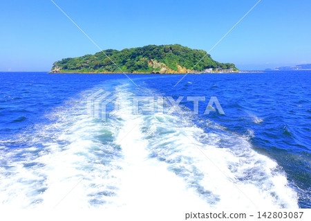 Sarushima Island (uninhabited): Sarushima Island and the sea as seen from the ferry. Sarushima Island (uninhabited): Sarushima Island and the sea as seen from the ferry. 142803087