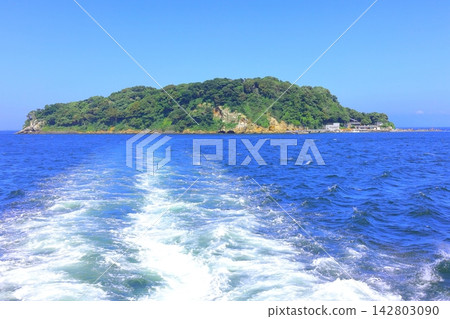 Sarushima Island (uninhabited): Sarushima Island and the sea as seen from the ferry. Sarushima Island (uninhabited): Sarushima Island and the sea as seen from the ferry. 142803090