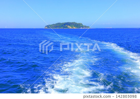 Sarushima Island (uninhabited): Sarushima Island and the sea as seen from the ferry. Sarushima Island (uninhabited): Sarushima Island and the sea as seen from the ferry. 142803098