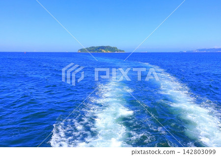 Sarushima Island (uninhabited): Sarushima Island and the sea as seen from the ferry. Sarushima Island (uninhabited): Sarushima Island and the sea as seen from the ferry. 142803099