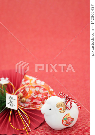 新年卡片素材：羊年 - 牡羊三扇裝飾 - 日式圖案背景 142803457