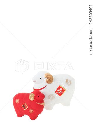 New Year's greeting card material: Year of the Sheep - Cute red and white sheep on a white background New Year's greeting card material: Year of the Sheep - Cute red and white sheep on a white background 142803462