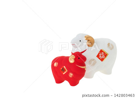 New Year's greeting card material: Year of the Sheep - Cute red and white sheep on a white background New Year's greeting card material: Year of the Sheep - Cute red and white sheep on a white background 142803463