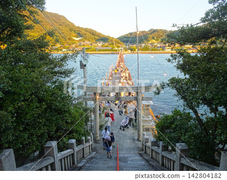 每年僅對外開放兩天!可欣賞鳥居、東海大橋(對馬橋)以及對岸的景色(香川縣三豐市)。 每年僅對外開放兩天!可欣賞鳥居、東海大橋(對馬橋)以及對岸的景色(香川縣三豐市)。 142804182