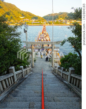 每年僅對外開放兩天!可欣賞鳥居、東海大橋(對馬橋)以及對岸的景色(香川縣三豐市)。 每年僅對外開放兩天!可欣賞鳥居、東海大橋(對馬橋)以及對岸的景色(香川縣三豐市)。 142804183