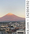 日出時的富士山 142804392