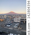 清晨從城市眺望富士山 142804394