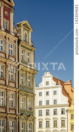 Colorful Baroque Tenement Houses in Wroclaw Market Square Colorful Baroque Tenement Houses in Wroclaw Market Square 142804681