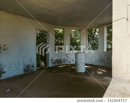 The tranquil interior of the Sarushima Fortress observation deck, where the passage of time is etched. The tranquil interior of the Sarushima Fortress observation deck, where the passage of time is etched. 142804757