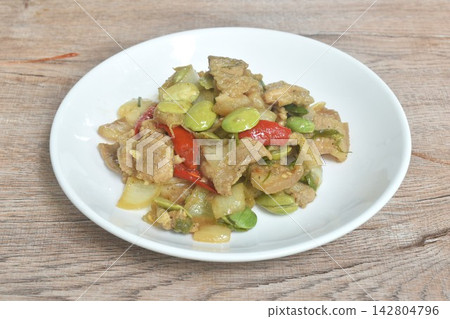 spicy fried chop pork with flat bean in shrimp paste curry Thai southern food on plate spicy fried chop pork with flat bean in shrimp paste curry Thai southern food on plate 142804796
