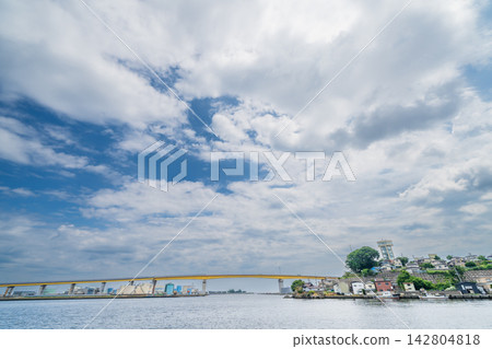 從青森縣八戶市八戶港上眺望八戶大橋。 從青森縣八戶市八戶港上眺望八戶大橋。 142804818
