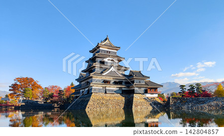 Autumn's Matsumoto Castle Autumn's Matsumoto Castle 142804857