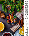 Traditional Mulled Wine with Orange, Cinnamon and Spices 142805269