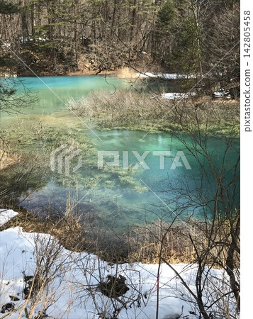 “磐梯山和雪湖的景色” “磐梯山和雪湖的景色” 142805458
