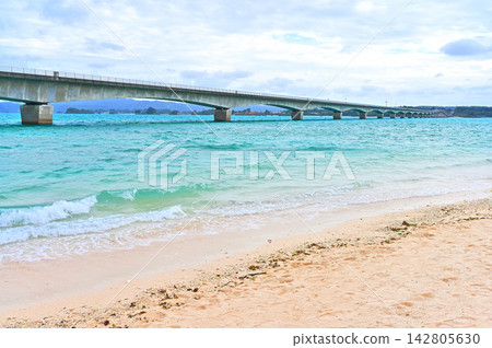 A view of Kouri Bridge from Kouri Beach on Kouri Island, Okinawa Prefecture. A view of Kouri Bridge from Kouri Beach on Kouri Island, Okinawa Prefecture. 142805630