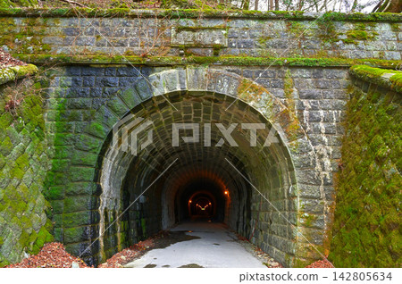 靜岡縣伊豆市,原國道414號線上的天城山隧道 靜岡縣伊豆市,原國道414號線上的天城山隧道 142805634